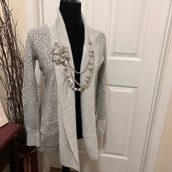 Gray Leopard Print Cardigan 🩶 - Picture 7 of 7